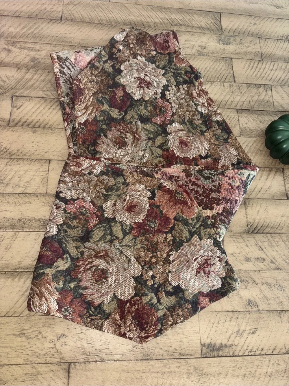 Floral Jacquard Table Runner in Floral Burgundy and Green